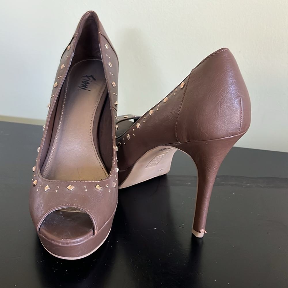 Fioni High Heels Brown Peep Toe studded Heels